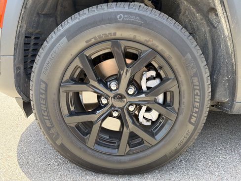 Used 2025 Jeep Grand Cherokee L Altitude AWD/4WD image 6