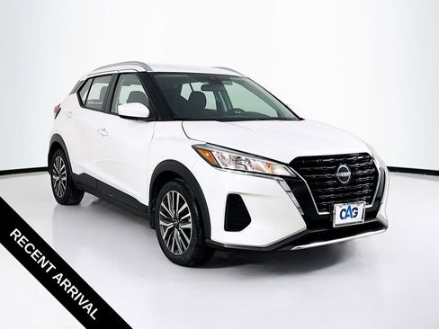 Used 2023 Nissan Kicks SV FWD image 1