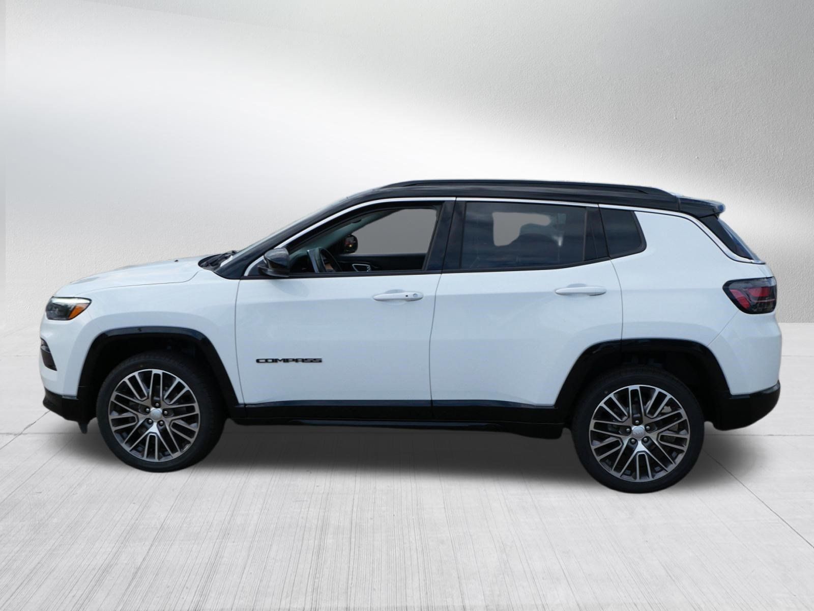 Used 2022 Jeep Compass Limited w/ Elite Group AWD/4WD image 4
