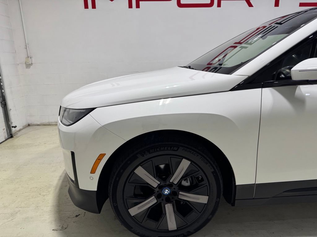 Used 2024 BMW iX xDrive50 w/ Premium Package AWD/4WD image 3
