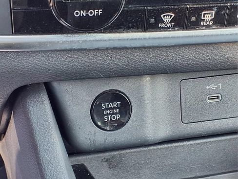 Used 2024 Nissan Rogue SV AWD/4WD image 14