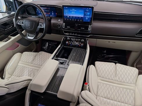 Used 2023 Lincoln Navigator Black Label AWD/4WD image 12