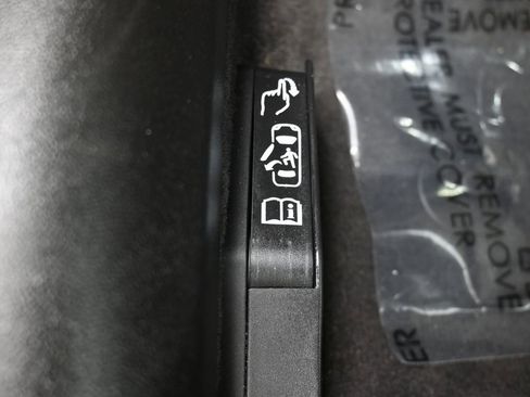 Used 2023 Chevrolet Corvette Stingray Premium Conv w/ Z51 Performance Package image 17