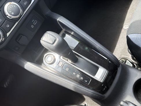 Used 2024 Nissan Versa SV FWD image 7