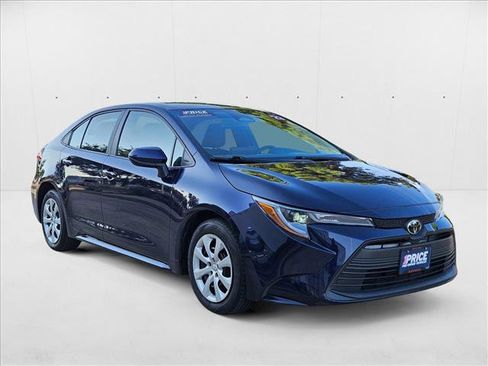 Used 2023 Toyota Corolla LE image 3