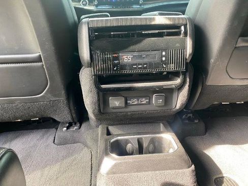 Used 2022 Jeep Wagoneer Series III w/ Premium Group I AWD/4WD image 32