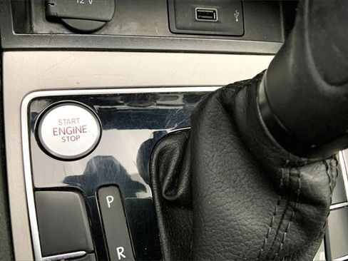 Used 2022 Volkswagen Passat 2.0T R-Line image 32