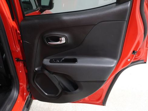 Used 2020 Jeep Renegade Trailhawk w/ Cold Weather Group image 22