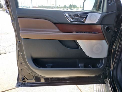Used 2022 Lincoln Navigator Reserve AWD/4WD image 26