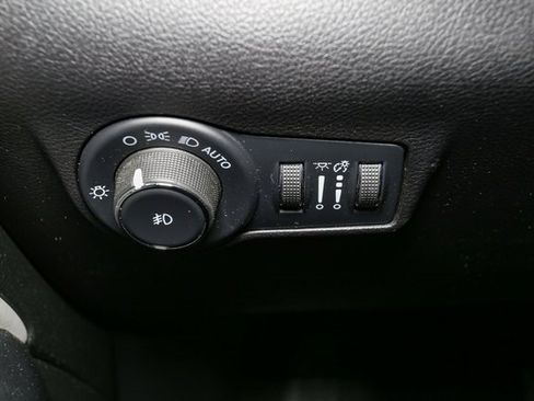 Used 2022 Jeep Compass Limited w/ Sun and Sound Group image 35