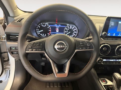 Used 2025 Nissan Sentra SR FWD image 14