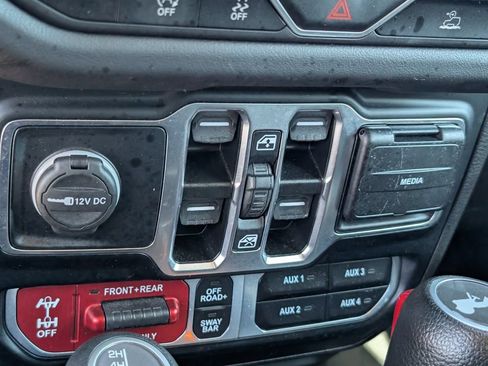 Used 2024 Jeep Wrangler Unlimited Rubicon AWD/4WD image 16