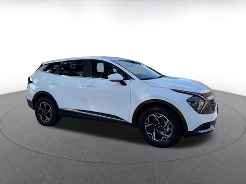 Used 2025 Kia Sportage LX FWD image 2