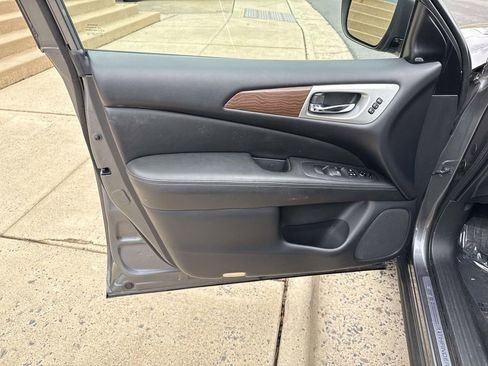 Used 2018 Nissan Pathfinder Platinum image 20