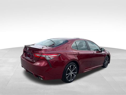 Used 2018 Toyota Camry SE image 5