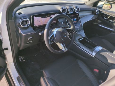 Used 2025 Mercedes-Benz GLC 300 image 10