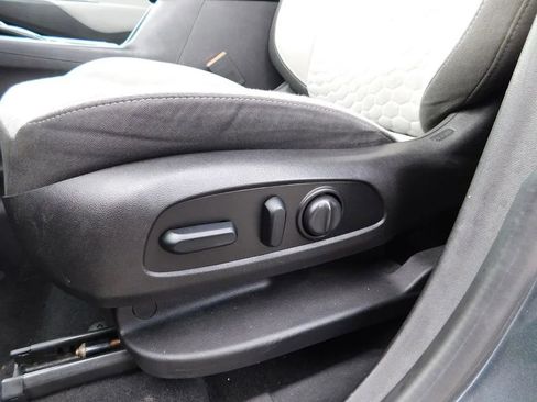 Used 2018 Chevrolet Equinox LT AWD/4WD image 16