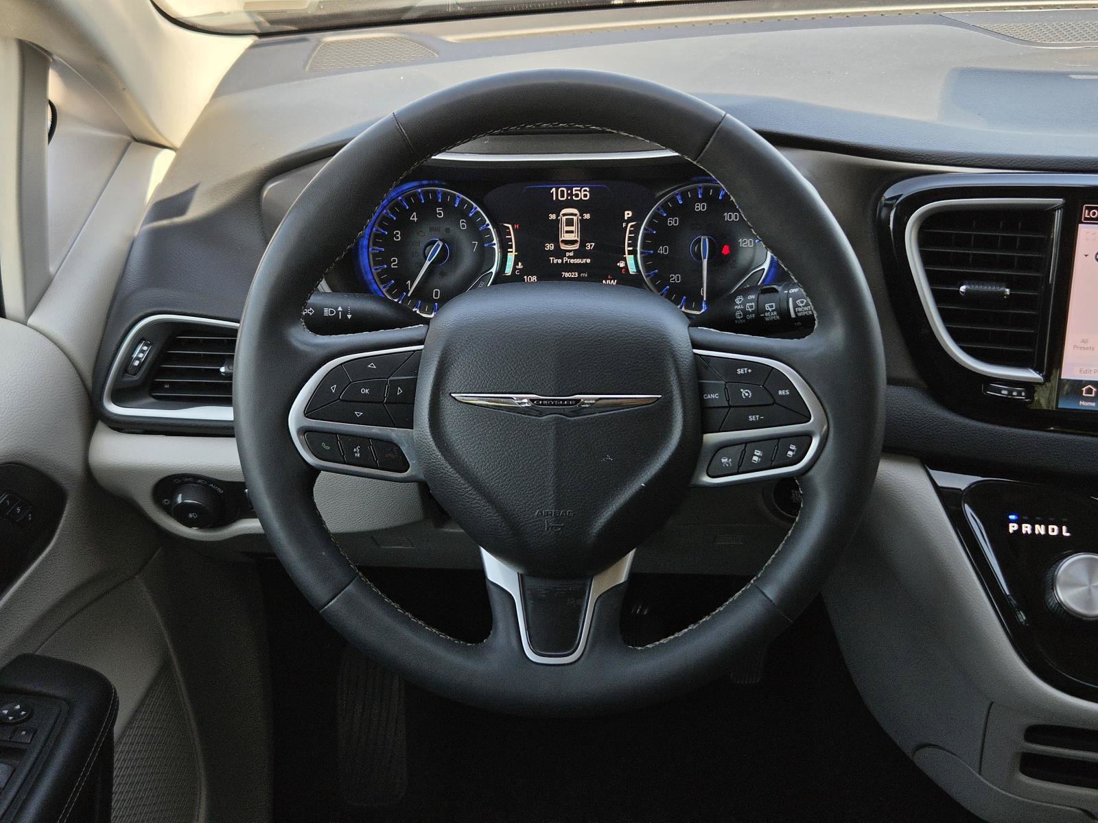 Used 2024 Chrysler Pacifica Touring-L FWD image 20