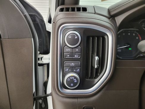 Used 2019 GMC Sierra 1500 SLE w/ SLE Value Package image 3