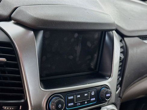 Used 2018 Chevrolet Suburban LT w/ LT Signature Package AWD/4WD image 4