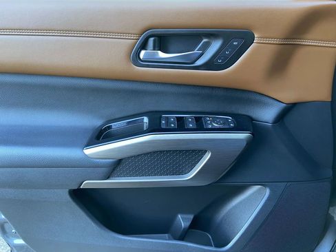 Used 2023 Nissan Pathfinder Platinum w/ Lighting Package (N93) image 11