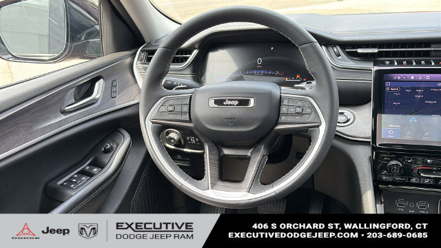 Used 2023 Jeep Grand Cherokee L Limited w/ Luxury Tech Group II AWD/4WD image 24