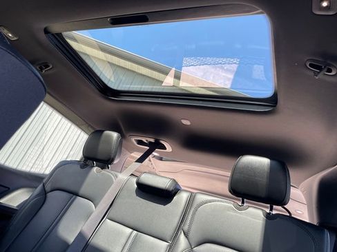Used 2023 Jeep Wagoneer 4WD w/ Premium Group I image 35