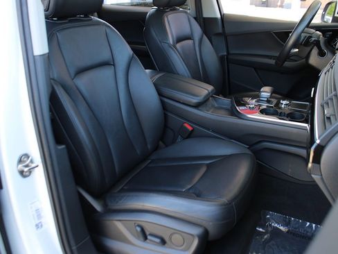 Used 2019 Audi Q7 3.0T Premium w/ Convenience Package AWD/4WD image 32