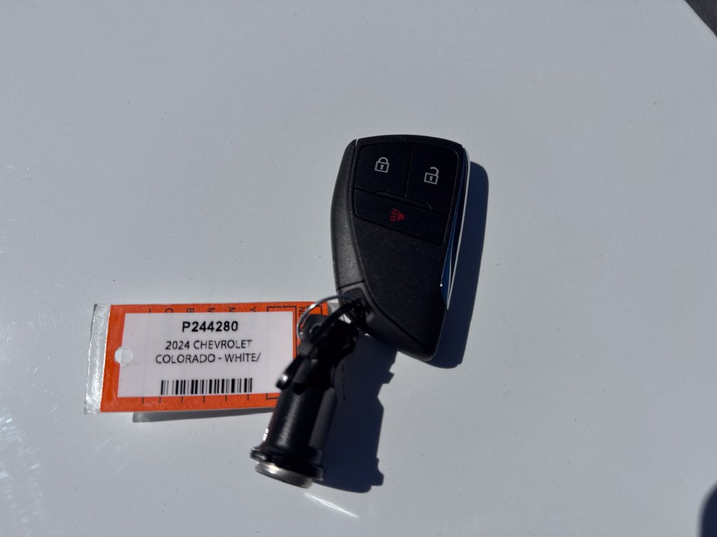 Used 2024 Chevrolet Colorado W/T w/ Advanced Trailering Package AWD/4WD image 26