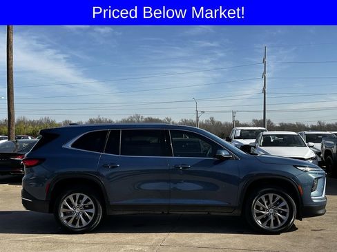 Used 2025 Buick Enclave Preferred image 3