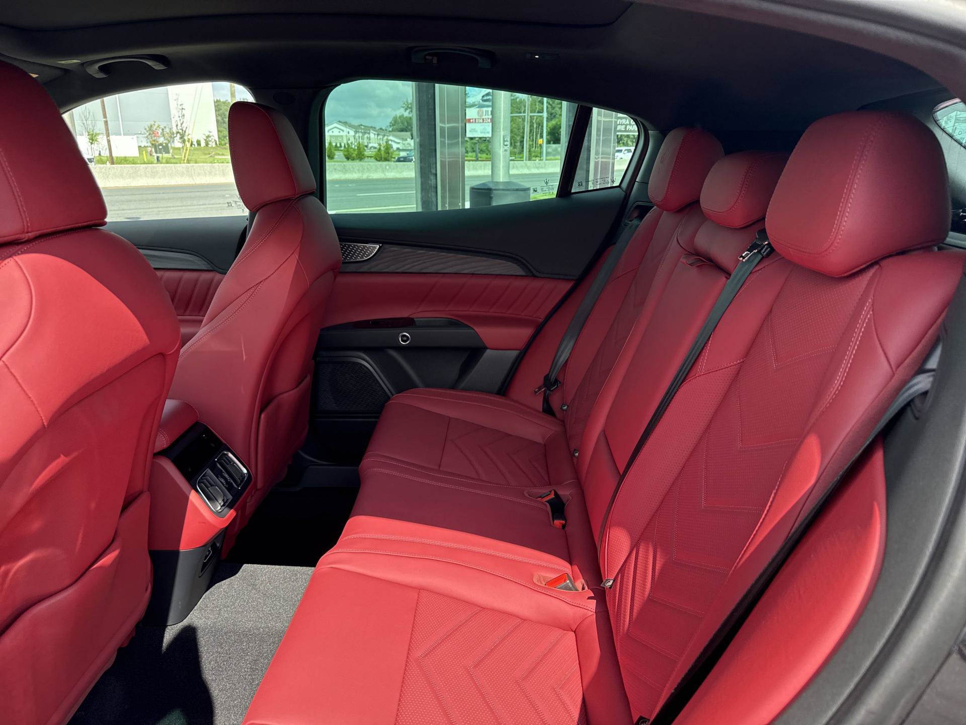 Used 2025 Maserati Grecale GT AWD/4WD image 22