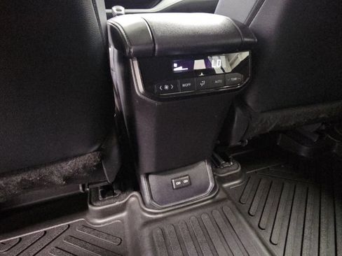 Used 2024 Toyota Highlander XSE FWD image 34