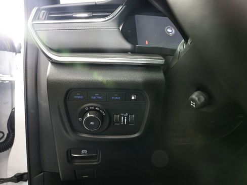 Used 2023 Jeep Grand Cherokee Overland w/ Advanced Protech Group III image 37