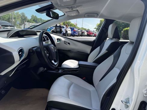 Used 2019 Toyota Prius XLE w/ Advanced Technology Package AWD/4WD image 18