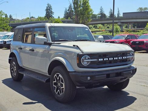 New 2026 Ford Bronco Outer Banks AWD/4WD image 8