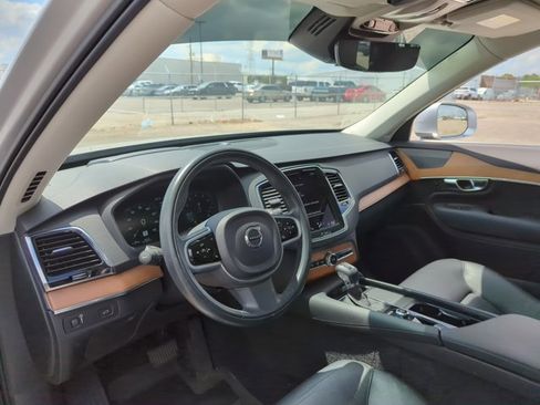 Used 2022 Volvo XC90 T6 Momentum w/ Advanced Package image 11