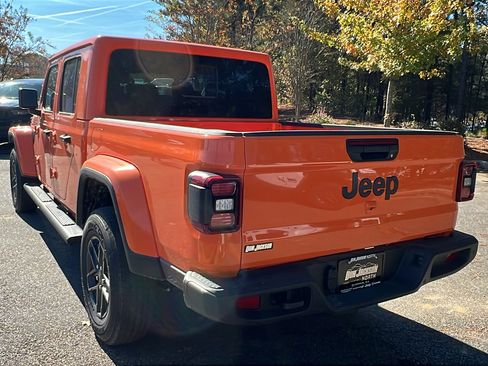 New 2025 Jeep Gladiator Sport image 10