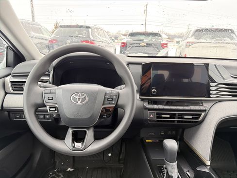 Used 2025 Toyota Camry LE image 12