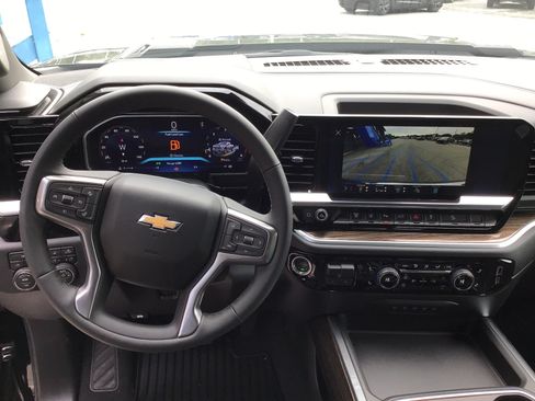 New 2026 Chevrolet Silverado 2500 LT w/ Z71 Chrome Sport Edition AWD/4WD image 32