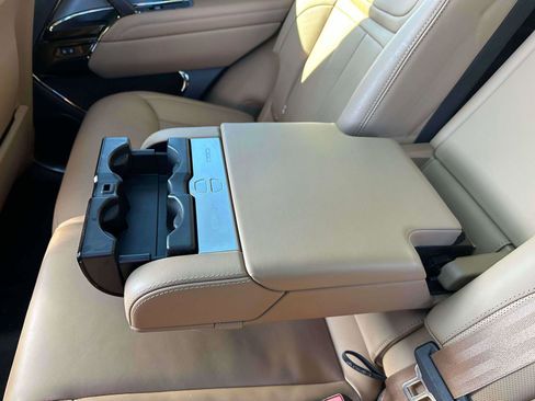 Used 2025 Land Rover Range Rover Sport SE image 10