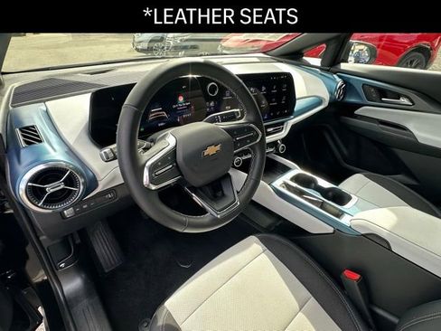 Used 2024 Chevrolet Equinox EV LT image 3