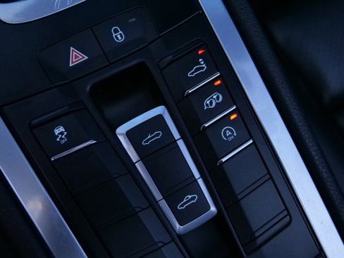 Used 2018 Porsche 718 Boxster S image 22