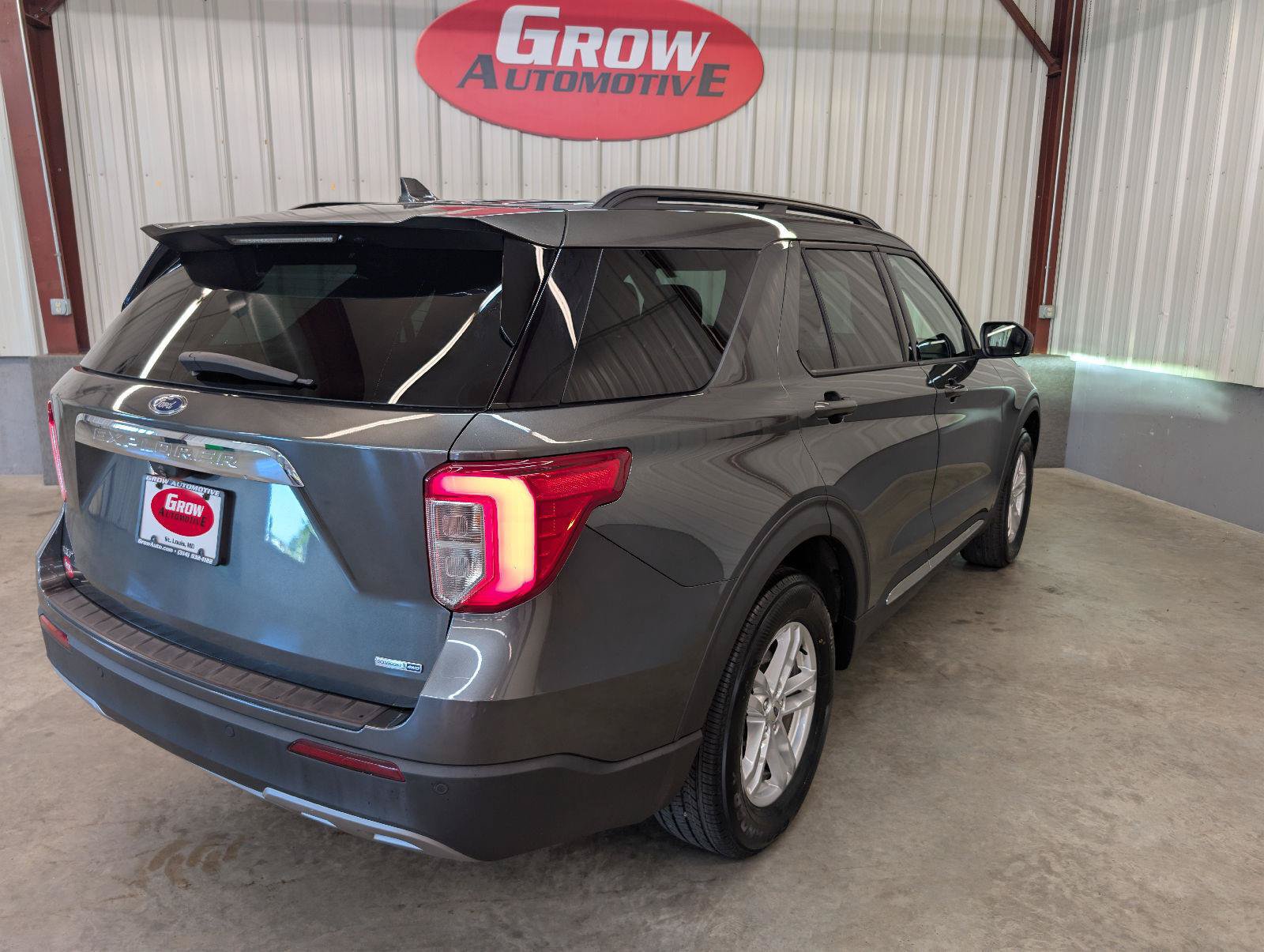 Used 2020 Ford Explorer XLT w/ Equipment Group 202A AWD/4WD image 8