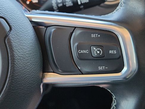 Used 2020 Jeep Wrangler Unlimited Sahara image 17