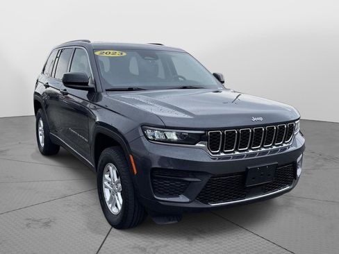Used 2023 Jeep Grand Cherokee Laredo AWD/4WD image 1
