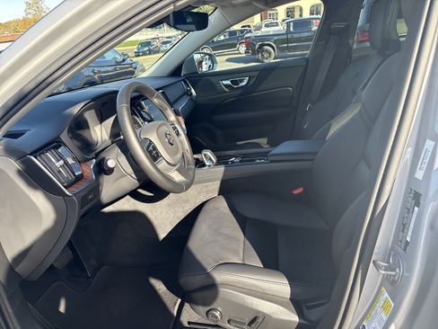 Certified 2025 Volvo V60 B5 Cross Country Plus image 5