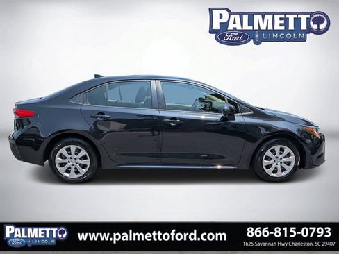 Used 2022 Toyota Corolla LE FWD image 2