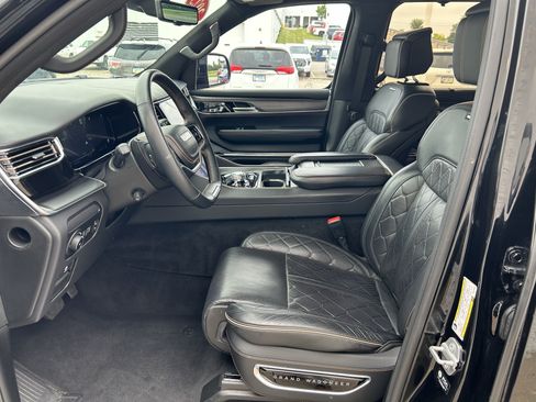 Used 2023 Jeep Grand Wagoneer Series III w/ Quick Order Packagew 28T AWD/4WD image 14