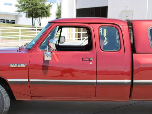 Used 1993 Dodge D/W Truck 250 RWD image 28