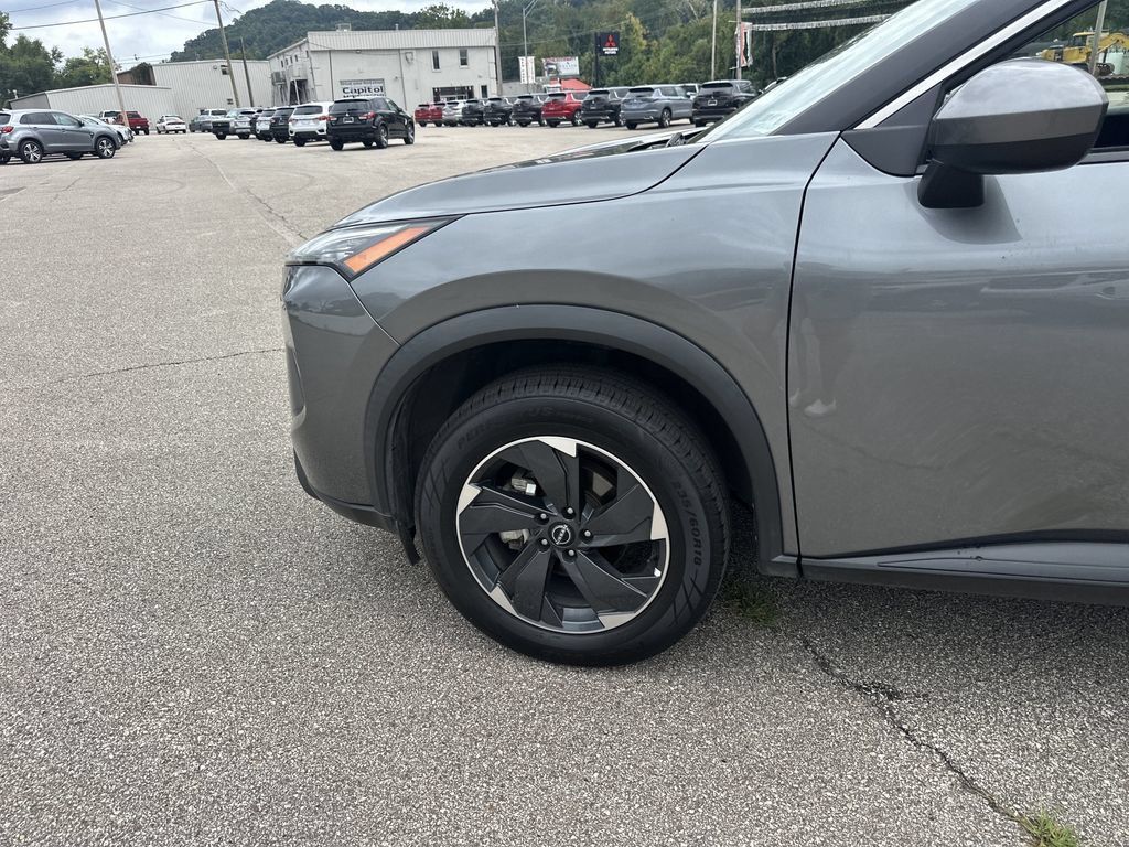 Used 2024 Nissan Rogue SV AWD/4WD image 10